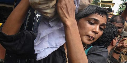 சபரிமலை செல்லமுயன்ற ரெஹானா பாத்திமா செக் மோசடி குற்றவாளி !