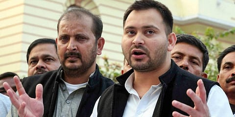 நீதிமன்ற நேரத்தை வீணடிப்பதா? லாலு பிரசாத் மகனுக்கு அபராதம்!