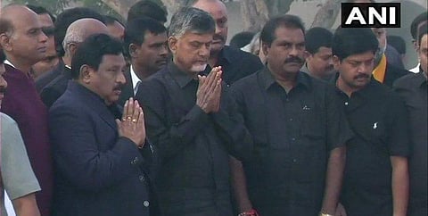 சிறப்பு அந்தஸ்து கோரி டெல்லியில் சந்திரபாபு நாயுடு உண்ணாவிரதம்