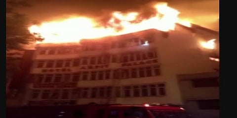 டெல்லி நட்சத்திர ஓட்டலில் பயங்கர தீ: 9 பேர் பரிதாப பலி