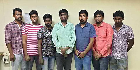 “கடன் வாங்கித்தருவதாக 1 கோடி மோசடி செய்த கும்பல்” - கூண்டோடு பிடித்த போலீஸ்