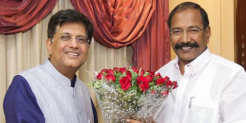 பியூஸ் கோயலுடன் அமைச்சர் தங்கமணி சந்திப்பு - கூட்டணி குறித்து பேச்சுவார்த்தை?