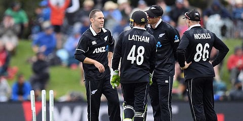 மார்டின் கப்தில் மீண்டும் சதம்: பங்களாதேஷை சுருட்டியது நியூசிலாந்து!