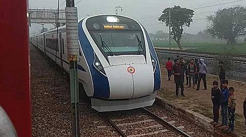 பிரதமர் மோடியால் நேற்று தொடங்கி வைக்கப்பட்ட அதிவேக ரயில் பாதி வழியில் பழுதானது..!