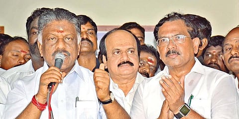 “அமைச்சர் மாஃபா ஒரு புள்ளிராஜா” : ஓபிஎஸ் பேச்சு