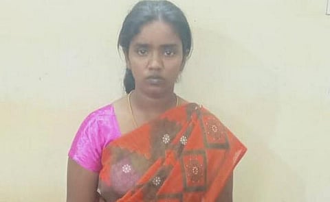 இரக்கமில்லாமல் தகாத உறவிற்காக குழந்தையை கொன்ற தாய் கைது !