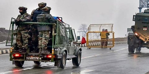 பலமணிநேரம் நடந்த துப்பாக்கி சண்டை: பயங்கரவாதிகள் இருவர் சுட்டுக்கொலை