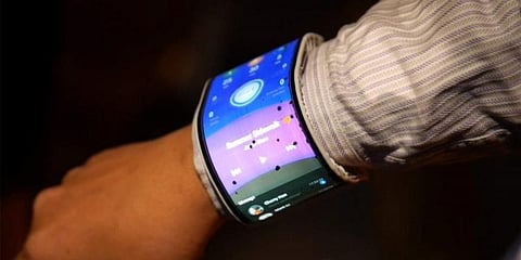 மடித்தால் ஸ்மார்ட் வாட்ச்; பிரித்தால் ஸ்மார்ட்போன்