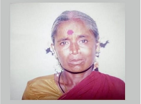 நெஞ்சு வலியால் அவதிப்பட்ட பெண் ! பேருந்து நிலையத்திலேயே இறக்கிவிட்ட நடத்துனர்?