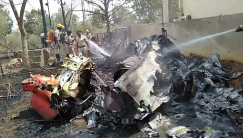 நடுவானில் விமானப்படை விமானங்கள் மோதல்!