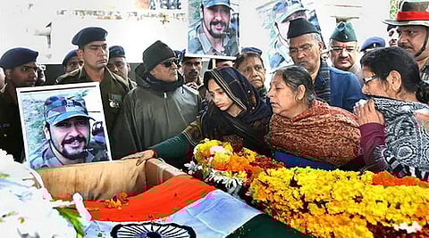 திருமண நாளை கொண்டாடுவதற்கு முன்பாக வீர மரணமடைந்த ராணுவ மேஜர்