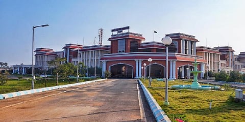 குடிநீரை உறிஞ்சும் மின் மோட்டார்கள் ! பறிமுதல் செய்த அதிகாரிகள்