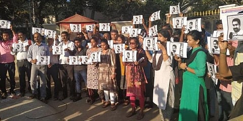 முகிலன் எங்கே.? கமிஷனர் அலுவலகம் முன்பு சமூக ஆர்வலர்கள் ஆர்ப்பாட்டம்