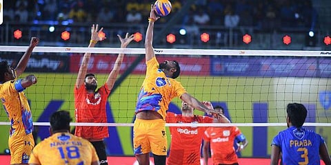 புரோ கைப்பந்து லீக் - சென்னை-கொச்சி அணிகளிடையே நாளை அரை இறுதி