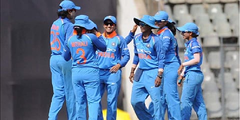 இங்கிலாந்தை வீழ்த்தி இந்திய மகளிர் கிரிக்கெட் அணி அபார வெற்றி