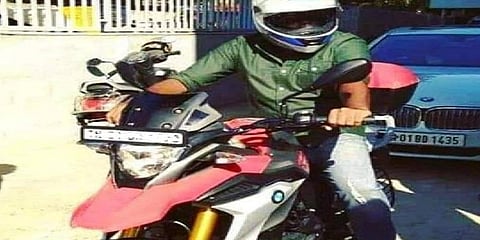 சமூக வலைதளங்களில் வைரலான விஜய் சேதுபதியின் பிஎம்டபிள்யூ பைக்