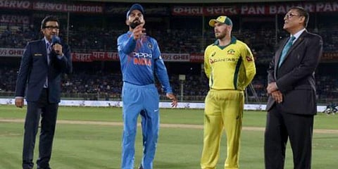 முதல் டி20யில் இந்திய அணி பேட்டிங் - ராணுவ வீரர்களுக்கு 2 நிமிடம் அஞ்சலி