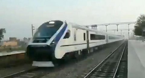 ‘வந்தே பாரத்’ ரயில் மீது கல் வீச்சு... ஜன்னல் கண்ணாடிகள் உடைப்பு..!