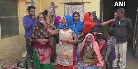 ’பீரியட்’ படத்துக்கு ஆஸ்கர் விருது: இனிப்பு வழங்கி கொண்டாடிய உ.பி.பெண்!