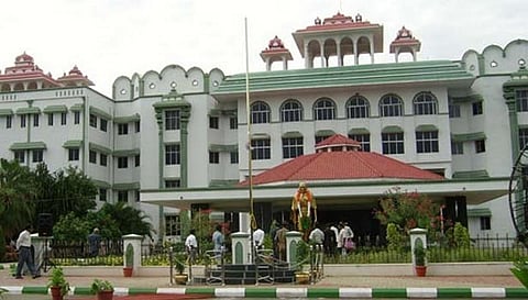 லஞ்சம் வாங்குபவர்களை தூக்கில் போட வேண்டும் - நீதிபதிகள் கருத்து