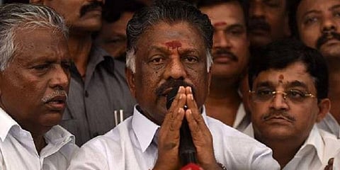 11 எம்.எல்.ஏக்கள் தகுதி நீக்க வழக்கை அவசரமாக விசாரிக்க முடியாது - உச்சநீதிமன்றம்