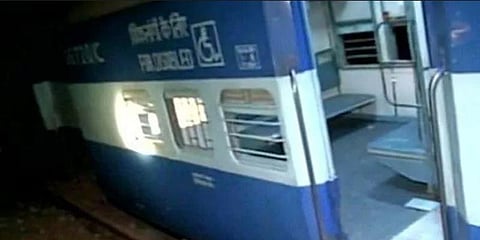 சென்னை -மங்களூர் எக்ஸ்பிரஸ் ரயில் தடம்புரண்டு விபத்து