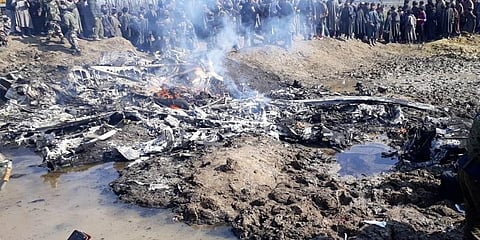 இந்திய விமானம் விழுந்து நொறுங்கிய விபத்தில் இருவர் பலி