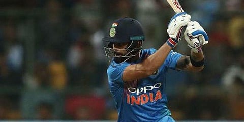 அதிரடி காட்டிய கோலி - ஹாட்ரிக் சிக்ஸருடன் அரை சதம்