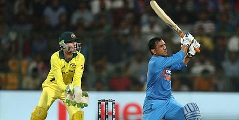 ‘சிக்ஸர் மழை’ - புதிய மைல்கல்லை எட்டினார் தோனி