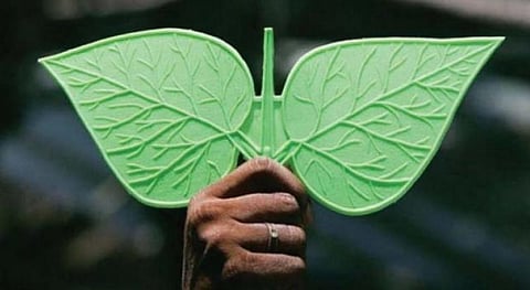 இரட்டை இலை வழக்கில் இன்று தீர்ப்பு