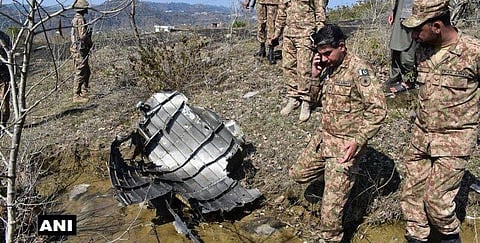 சுட்டு வீழ்த்தப்பட்ட பாக். போர் விமான புகைப்படம் வெளியீடு!