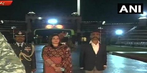 இந்தியாவிடம் ஒப்படைக்கப்பட்டார் அபிநந்தன் - அதிகாரிகள் வரவேற்பு