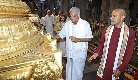 திருப்பதி கோயிலில் இலங்கை பிரதமர் சாமி தரிசனம்..!