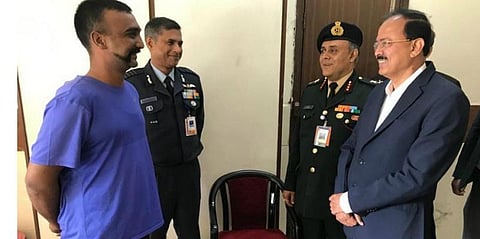 அபிநந்தனுடன் மத்திய இணை அமைச்சர் சுபாஷ் ராவ் சந்திப்பு