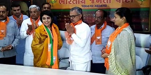 பாஜகவில் சேர்ந்தார் கிரிக்கெட் வீரர் ஜடேஜாவின் மனைவி!