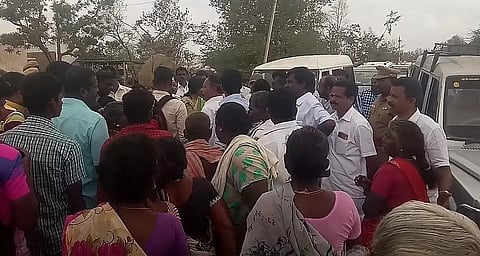 அமைச்சர் விஜயபாஸ்கர் இல்லாமல் தொகுதி மக்களை சந்தித்த தம்பிதுரை !