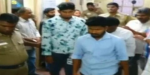 ஃபேஸ்புக் மூலம் பழகி இளம்பெண்கள் பாலியல் வன்கொடுமை - தேடப்பட்டவர் கைது