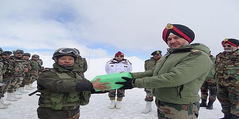 குப்வாரா மற்றும் பாரமுல்லாவை பார்வையிட்டு ராணுவ அதிகாரிகள் ஆய்வு