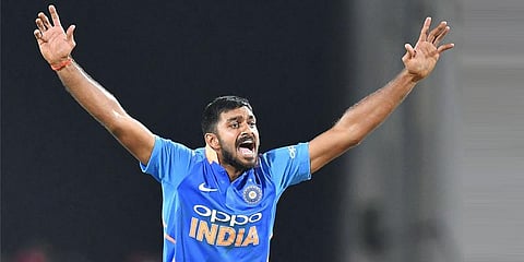 அசத்தும் விஜய் சங்கர் ! உலகக் கோப்பை அணியில் கிடைக்குமா இடம் ?