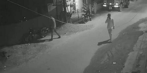 சைட்லாக் உடைத்து திருடப்பட்ட புல்லட் - சிக்க வைத்த சிசிடிவி