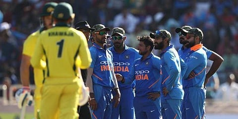 உஸ்மான், ஃபின்ச் பொறுப்பான ஆட்டம் : இந்தியாவிற்கு 314 ரன்கள் இலக்கு