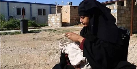 ஐஎஸ் அமைப்பில் சேர்ந்த லண்டன் மாணவிக்கு பிறந்த ஆண் குழந்தை உயிரிழப்பு!