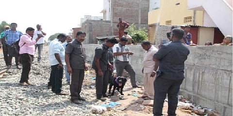 பழங்காநத்தம் ரயில் தண்டவாளத்தில் குண்டு வெடிப்பு