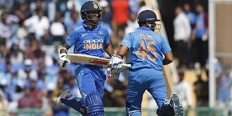 ரோகித், தவான் அரைசதம் - 400 ரன்கள் குவிக்குமா இந்திய அணி?