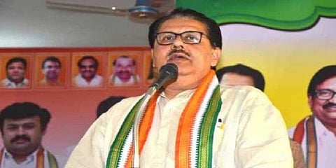 "ஜெ.வை அம்மா என்றவர்கள் மோடியை டாடி என்கிறார்கள்" - காங்கிரஸ் விமர்சனம்