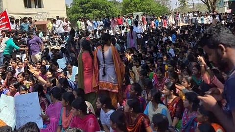 போராட்டத்தை தடுக்க பொள்ளாச்சியில் சில கல்லூரிகளுக்கு விடுமுறை