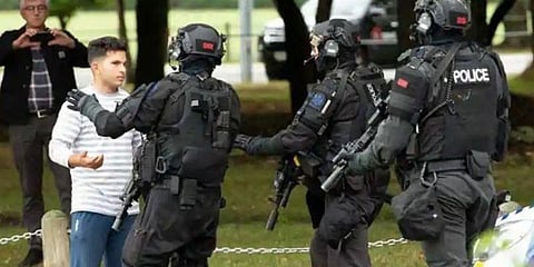 நியூசி.யில் துப்பாக்கிச் சூடு நடத்தியவன் ஆஸி. பயங்கரவாதி: நேரடி ஒளிபரப்பு செய்ததும் அம்பலம்