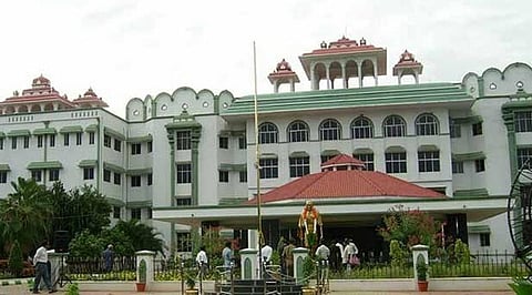 அடையாளத்தை வெளியிட்டதால் பாதிக்கப்பட்ட பெண்ணிற்கு ரூ.25 லட்சம் இழப்பீடு வழங்க ஆணை