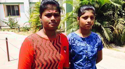 துப்பாக்கி உரிமம் கேட்டு கோவை ஆட்சியரிடம் மனு கொடுத்த சகோதரிகள்..!