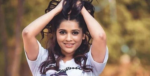 ஹீரோயின் சென்ற கார் மோதி ஒருவர் படுகாயம்: நடிகை விளக்கம்!